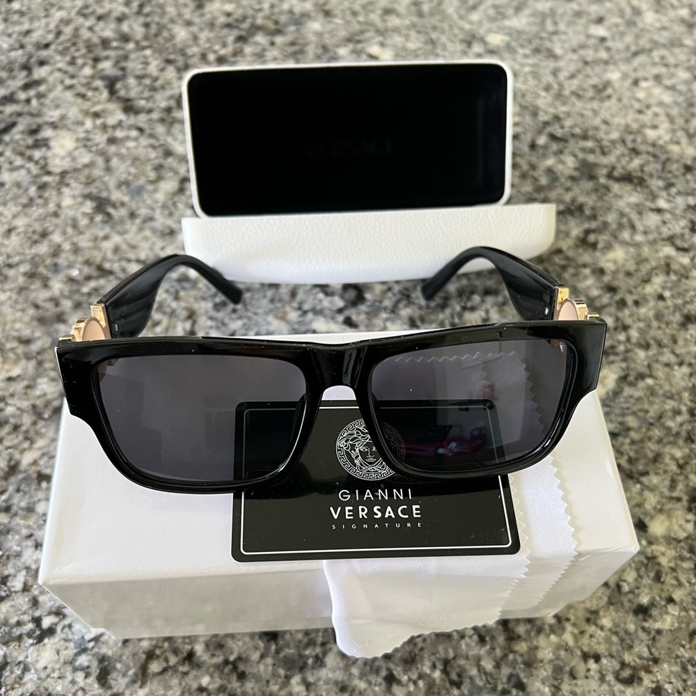V Sunglasses